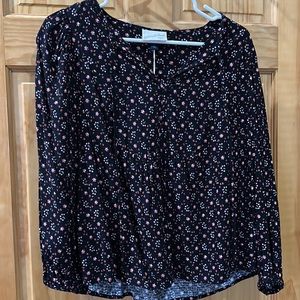 Universal Thread black V-neck with front tie- 1087